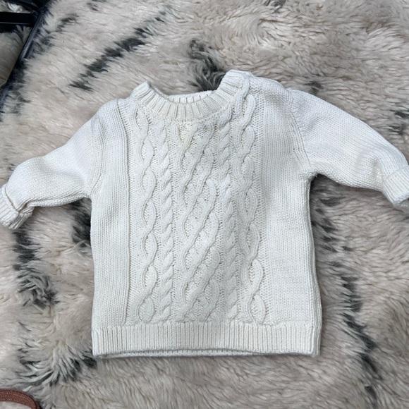 Carters plaid bubble shorts, sweater and tights - Picture 4 of 4